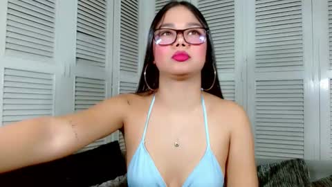 Snapshot of jasminemoore chatting on February 2026 10:07:01 PM Jazmin online show from February 2026 10:07:01 PM