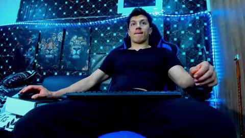 Javier online show from October 2025 10:54:02 PM