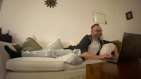 Snapshot of jaygydo2 chatting on November 2025 04:40:01 PM Jay online show from November 2025 04:40:01 PM