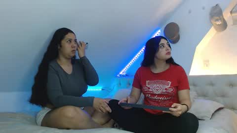 Jazmin and Scarlett online show from October 2025 09:45:01 AM