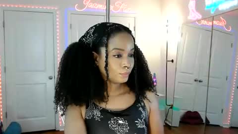 Snapshot of jazminefox chatting on May 2026 04:15:02 PM Jazmine Fox online show from May 2026 04:15:02 PM