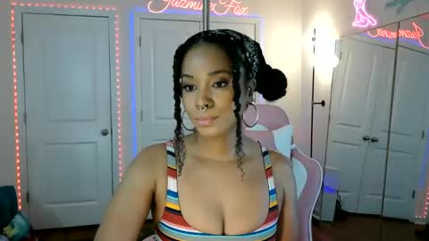 Snapshot of jazminefox chatting on May 2026 04:46:01 PM Jazmine Fox online show from May 2026 04:46:01 PM
