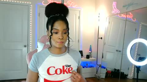 Jazmine Fox online show from August 2026 06:43:02 PM