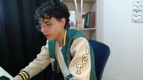 Snapshot of jeam_hot chatting on December 2024 09:17:02 PM jeam_hot online show from December 2024 09:17:02 PM