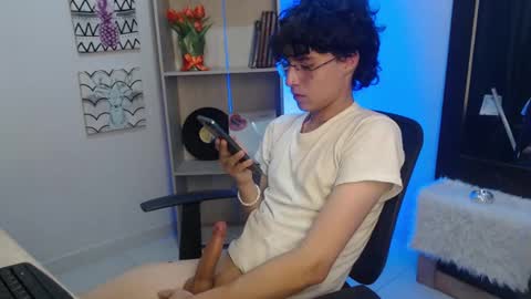 Snapshot of jeam_hot chatting on January 2025 10:30:02 PM jeam_hot online show from January 2025 10:30:02 PM