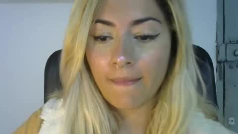 Snapshot of jean_monroe chatting on October 2025 10:32:02 PM Jean online show from October 2025 10:32:02 PM