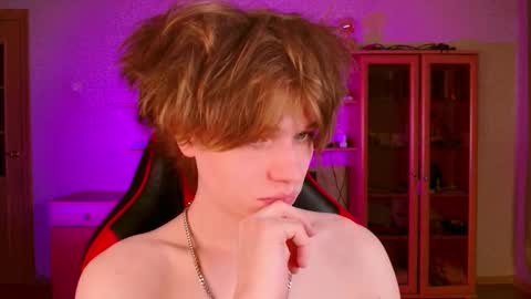 Snapshot of jeffreyue chatting on November 2025 01:10:01 PM Jeffrey online show from November 2025 01:10:01 PM