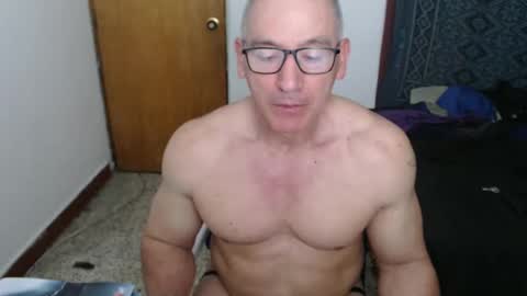 Snapshot of jefmuscletw chatting on September 2025 03:52:01 AM brayam online show from September 2025 03:52:01 AM