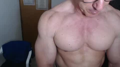 Snapshot of jefmuscletw chatting on February 2026 03:22:02 AM brayam online show from February 2026 03:22:02 AM