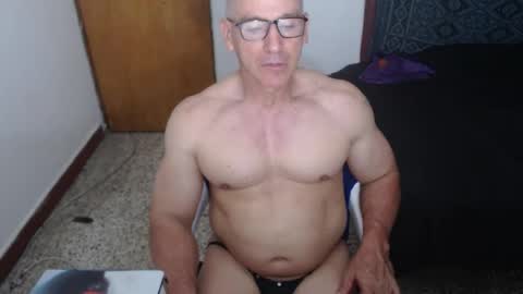 Snapshot of jefmuscletw chatting on May 2026 02:52:02 AM brayam online show from May 2026 02:52:02 AM