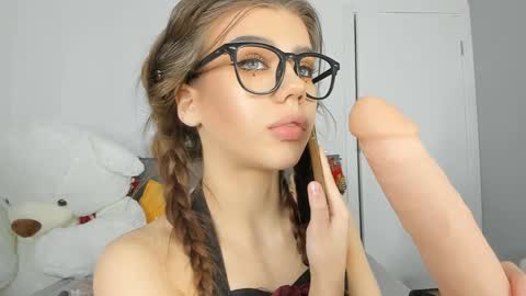 Dolly online show from December 2024 03:42:01 PM