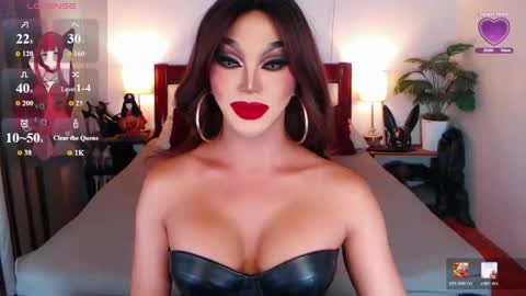 Snapshot of jenifers_body chatting on April 2026 06:27:01 PM Queen Jenifer online show from April 2026 06:27:01 PM