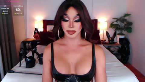 Snapshot of jenifers_body chatting on May 2026 07:19:01 PM Queen Jenifer online show from May 2026 07:19:01 PM