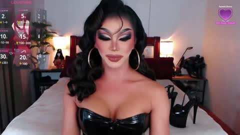 Snapshot of jenifers_body chatting on May 2026 07:13:02 AM Queen Jenifer online show from May 2026 07:13:02 AM