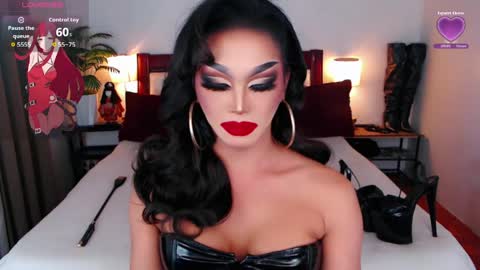 Snapshot of jenifers_body chatting on June 2026 08:13:02 PM Queen Jenifer online show from June 2026 08:13:02 PM