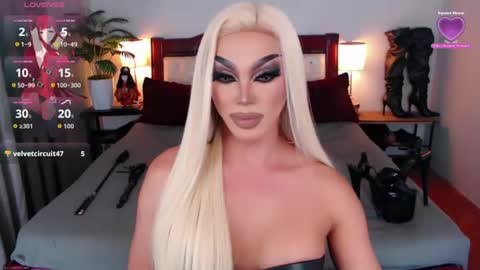 Snapshot of jenifers_body chatting on July 2026 04:21:02 AM Queen Jenifer online show from July 2026 04:21:02 AM