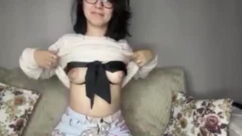 Jenifer online show from October 2025 07:10:02 PM