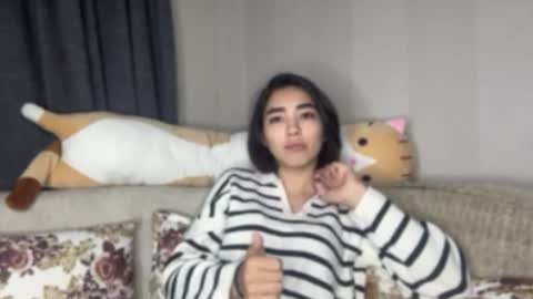 Jenifer online show from October 2025 04:06:02 PM