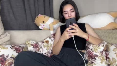 Jenifer online show from October 2025 06:06:02 PM