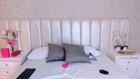 Samanta online show from November 2025 08:20:01 PM