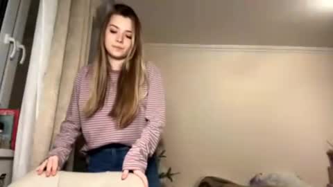 Hey EveryoneIm Kimi  Glad to see you in my room We almost hit 10 Thumb up in one day   online show from January 2026 07:11:01 PM