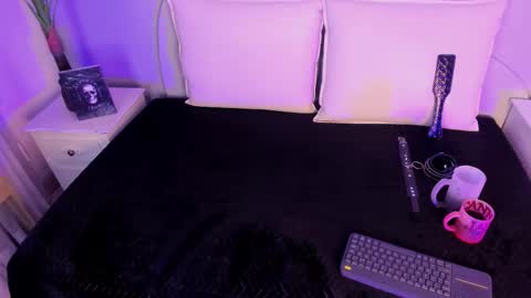 Jenn kitty online show from September 2025 07:47:01 PM
