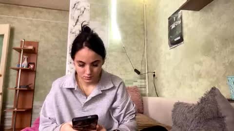 Mia online show from February 2026 05:11:01 AM