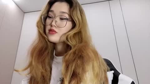 Snapshot of jennatyan chatting on December 2025 01:29:01 PM JENNA online show from December 2025 01:29:01 PM