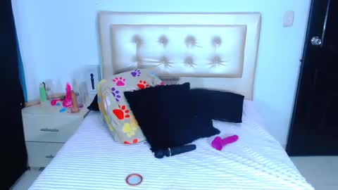 jenn online show from December 2024 12:11:01 AM