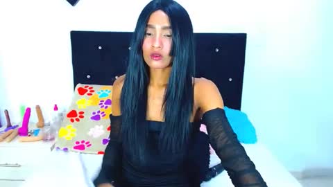 jenn online show from November 2025 05:01:02 PM