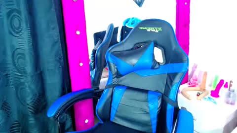 jenn online show from February 2026 06:22:01 AM