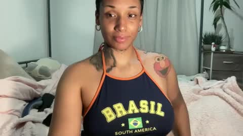 Snapshot of jenni_cash chatting on December 2024 06:43:01 AM Mistress Jenni online show from December 2024 06:43:01 AM