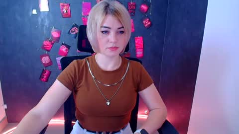 Snapshot of jennifer_cuttie chatting on August 2026 11:35:01 AM Jennifer online show from August 2026 11:35:01 AM