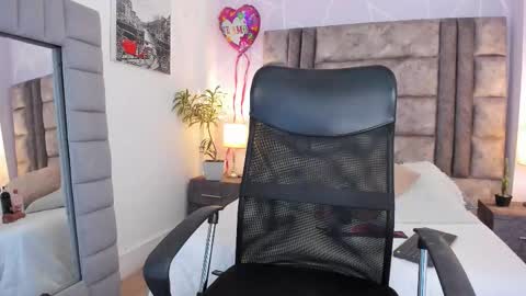 jennifer_garciia online show from February 2026 08:43:01 PM