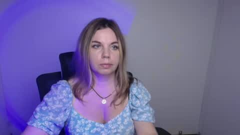 Jennifer online show from September 2025 02:38:02 PM