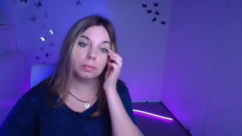 Jennifer online show from September 2025 05:46:01 AM