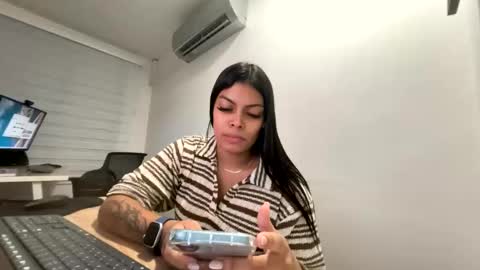 Snapshot of jennifer_oliveira chatting on October 2025 05:42:02 AM Jenn 3 online show from October 2025 05:42:02 AM