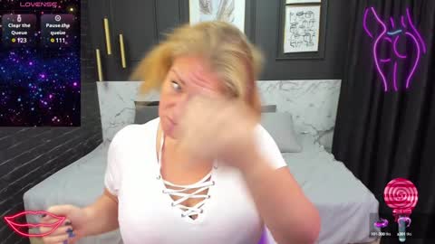 Snapshot of jenniferlight chatting on December 2024 12:41:02 AM Jennifer online show from December 2024 12:41:02 AM