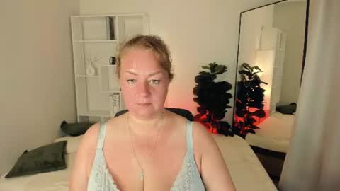Snapshot of jenniferlight chatting on June 2026 09:05:02 PM Jennifer online show from June 2026 09:05:02 PM