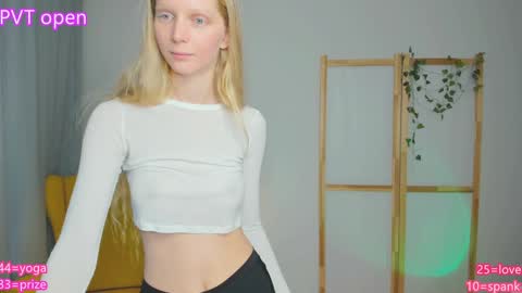 Snapshot of jenny_ames chatting on December 2024 09:01:01 PM Jenny online show from December 2024 09:01:01 PM