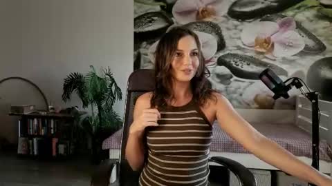 Snapshot of jennycutey chatting on June 2026 04:02:02 AM jennycutey online show from June 2026 04:02:02 AM