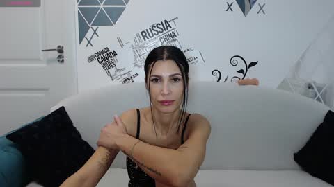Snapshot of jennyxxx00 chatting on February 2025 08:35:02 AM Jenny online show from February 2025 08:35:02 AM