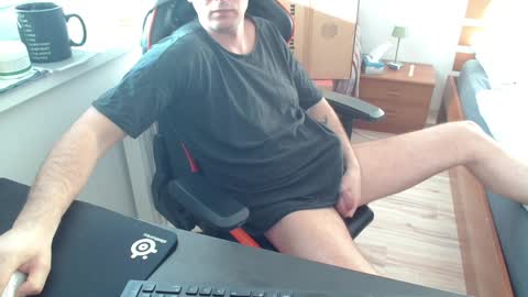 Snapshot of jerklove1006 chatting on January 2025 12:45:02 PM Boy likes daddies online show from January 2025 12:45:02 PM