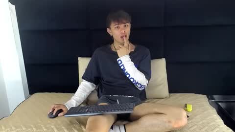 Jerom xx online show from October 2025 08:20:02 PM