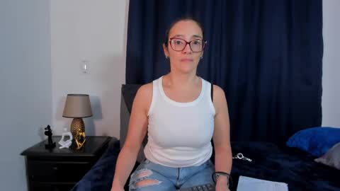 Snapshot of jess1ca_herrera chatting on February 2025 04:45:02 PM jessica herreraToday I will be your devil and you my victim online show from February 2025 04:45:02 PM