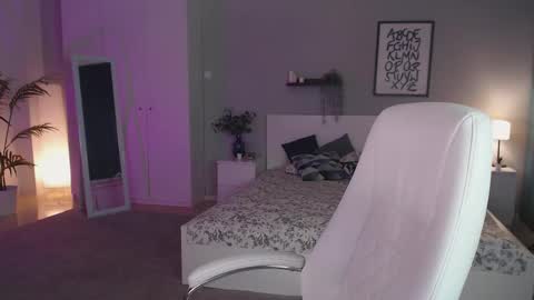 Jess online show from October 2025 08:01:01 AM