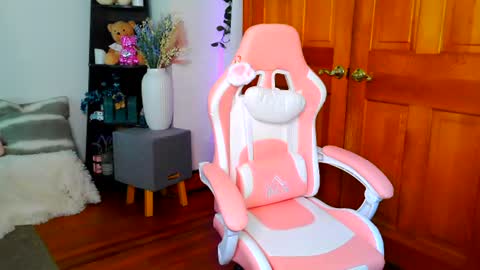 Snapshot of jessabelle_diamond chatting on June 2026 01:12:02 PM Jessabelle Diamond online show from June 2026 01:12:02 PM