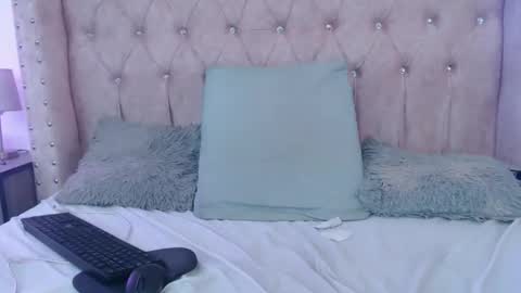 Jessica  online show from October 2025 03:51:02 PM