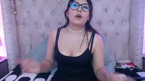 Jessica  online show from November 2025 06:18:01 PM