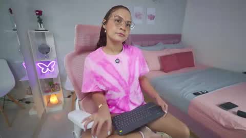 Snapshot of jessica_tom_ chatting on June 2026 05:13:02 PM Jessica online show from June 2026 05:13:02 PM